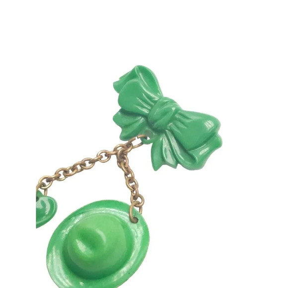 St. Patrick's Day Green Shamrock Leprechaun Hat Bow Brooch Pin VTG - Picture 2 of 5